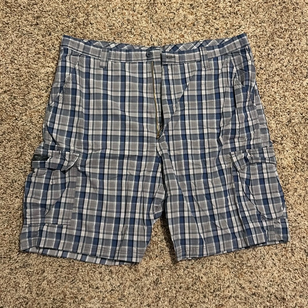 Men’s plaid shorts